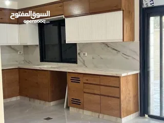  1 شقه للبيع في عين  منجد طابق ارضي مع حديقه مع مدخل خاص
