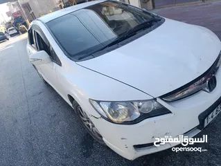 5 هوندا سيفيك للبيع كاش فقط يوجد بسيطه بالسياره البودي والميكانيكية  السياره صلاه النبي ع الشارع