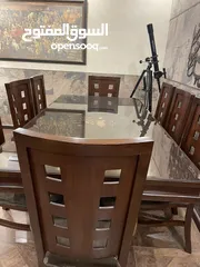  1 طاولة سفرة مكونة من 8 كراسي