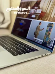  1 MacBook pro 3018