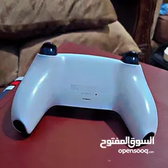  3 يد بليستيشن 5 نوع Sony استعمال خفيف وشغالة 100٪ وسبب البيع انها موجودة بدون اي داعي واضطريت ابيعها
