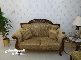  3 بيع  طقم ضيوف عشره مقاعد مكون من ثلاثيه ومجوزتين وثلاث مفارد استعمال قليل.مع برادي عدد2 عرض 290