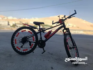  2 بسكليت بحالة الوكاله تقريبا في كم خشط خفيف لون بجنن معدل سبب البيع بدي اشتري دراجه كهرباء