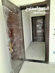  13 شقه تشطيب جديد2نوم مع ماستر2حمام صاله صالون مطبخ بلكون موقع مميز/يوجداسكان يتوفر به شقق أخرى للايجار