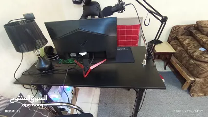  1 طاولة  GAMING مفصلة تفصيل