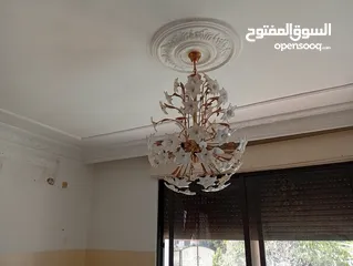  7 مجموعه خرده للبيع  وثريات  نحاس  و2تخت خشب للجادين