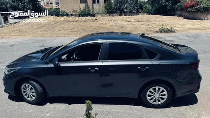  23 Kia cerato   Model :2019  Dohc 1600 CC  Gearbox : automatic   Colour: Gary  Inside :Black ABS Airbag