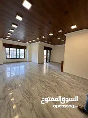  2 شقة مجددة بالرابية مطلة على غرب عمان