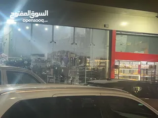  1 محل تجاري مميز على الشارع وسط مدينة رام الله يبعد عن دوار المنارة 25 متر