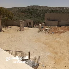  16 للبيع في عابود شاليه مساحة واسعة