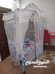  1 سرير اطفال مع فرشة للبيع استعمال سنه فقط جديد
