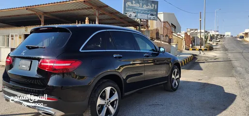  5 Mercedes GLC 300