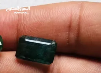  1 حجر زمرد زامبي طبيعي لون أخضر مزرق غامق ذبابي مع شهادة مختبر natural zambian emerald stone