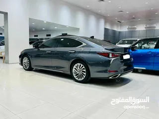  7 Lexus ES-350 Exclusive 2023 (Grey)