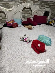  1 تخت حفر لون لؤلؤي مع فرشتة مجوزة تفصيل زنبركية شبة جديدة لون أسود جودة عالية طبية استعمال قليل