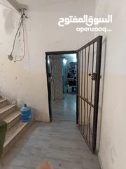  5 محل تجاري طابق ثاني مطل على الشارع ومدخل على الشارع مساحة 150متر مع برندة