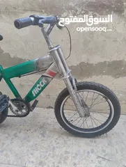  4 بسكليت دراجة هوائية (بسكليت) نوع shock قياس 16 لون اخضر وسلڤر جميل مستعملة بس وكالة