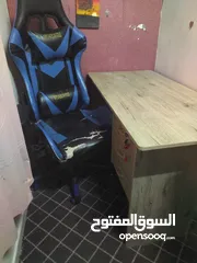  1 gaming chair with table
