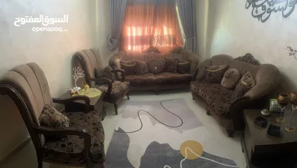  1 طقم كنب للبيع استعمال جدا خفيف