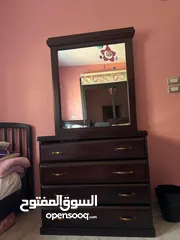  1 مرآه مع وحدة ادراج بحالة جيده للبيع فقط ب30 دينار