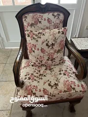  7 غرفة ضيوف مع قطم طاولات