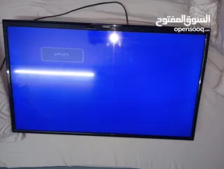  1 شاشه بصلاه عنبي فيها خشط خفييييف مش امبيت اصلا