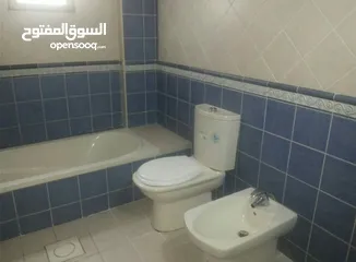  14 فيلا للبيع