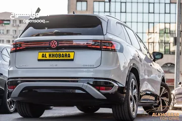  4 Volkswagen ID6 Crozz Pro 2024 Piano black