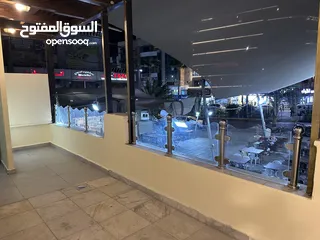  14 غرف وشقق فندقية نظيفة على البحر وبجانب السوق، موقع ممتاز، مطاعم، موقف عام، بلكونات، انترنت، مكيفات.