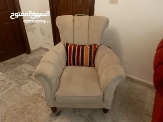  6 طقمين كنب واحد اضيوف واحد قعدة مع طاولة تلفزيون معاها بلوتوث بحالة ممتازة