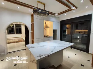  15 للايجار شقه طابقيه جزء من فيللا بجانب اوريدوو
