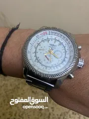  9 ساعة بريتلينغ مصنوعة في سويسرا، حيث تُعتبر سويسرا مركزًا لصناعة الساعات الفاخرة. تستخدم العلامة التج