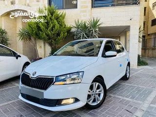  1 سكودا فابيا اوتماتك ترخيص 2021  السيارة بحالة فوق الممتازة الله يبارك لصاحب النصيب ..