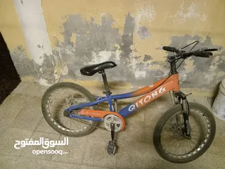  3 بسكليتات عدد 4 مستعملات بحاجة صيانة خفيفة