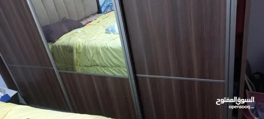  2 غرفة نوم تفصيل للبيع خشب ألماني لامنيت تتكون من تخت مجوز مع خزانة مع كمدينة عدد 2 مع تواليت بيرو