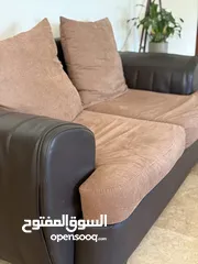  3 غرفه جلوس  جلد وقماش اللون بني وطاوله سفره جلد  وزجاج