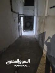  4 مستودع 300 متر  يصلح للتخزين أو مشغل اوالصناعات  الخفيفه