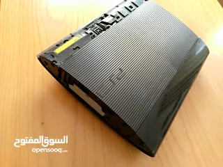  4 بلايستيشن 3 مستعمل للبيع مع كل اغراضه مهكر عليه 25لعبة و 3مكاتب لتنزيل الالعاب