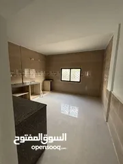  5 بيت طابقين للبيع في الحي الغربي  طابق ارضي بناء من 10الى 16 سنة  طابق اول بناء قبل 3شهور فقط