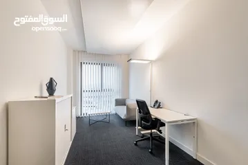  5 Private office space for 1 person in DUQM, Squadra