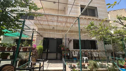  18 منزل للبيع موقع مميز و اطلاله مميزه و محدث بالكامل
