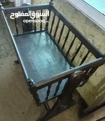  2 سرير بيبي خشب هزاز بدون فرشه