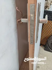  10 باب سكيوريت عدد 2 وباب خشب بدون حلق مستعمل نظيف للبيع