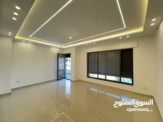  6 شقة لقطة للبيع طابق ارضي مع حديقة شارع المطار النخيل  شقة مساحة 185م وترس خارجي 220 م وكراج مستقل