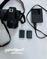  1 كاميرا كانون 250 D للبيع مع كامل ملحقاتها