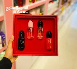  8 بكج عطور مني من SI عطرو انثوية ساحرة يحتوي البكج على 4 عطور فخمة وراقية كوالتي جدآ عالي