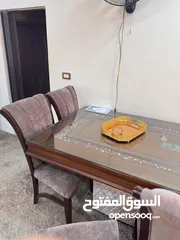  1 طاولة سفره  8مقاعد ثقيل بحال الوكاله