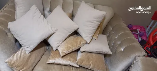  9 طقم كنت تفصيل لون بيج معرق كامل للبيع كامل 11 مقعد مع مساند استعمال عرسان  استعمال اقل من سنة