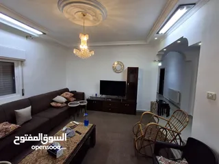 21 منزل مستقل فلات مساحة 200م على أرض 758م للبيع في اربد - شارع البتراء - حوارة
