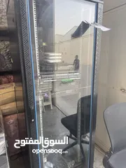 5 سيرفر مع كاميرات مراقبة داخلية